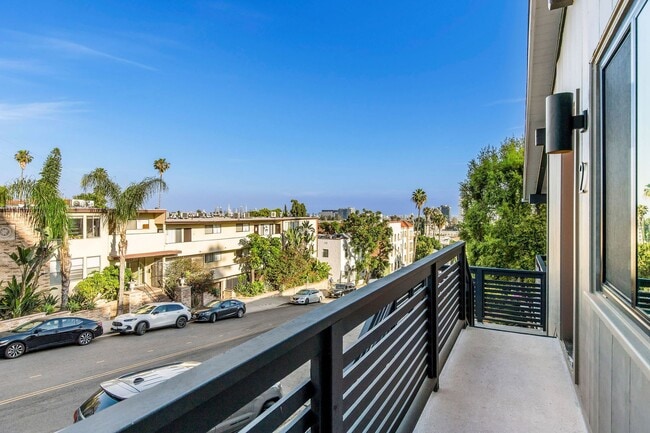 Photo - 2053-2067 N. Argyle Ave