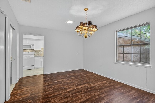 Photo - 96 Yacht Club Dr NE