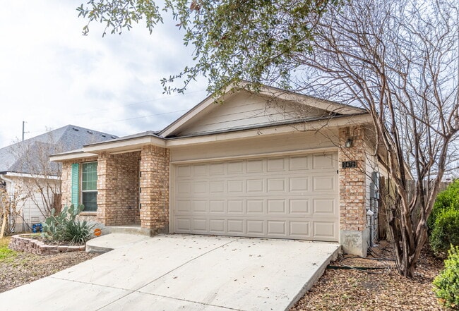 Photo - 2476 Medina Dr