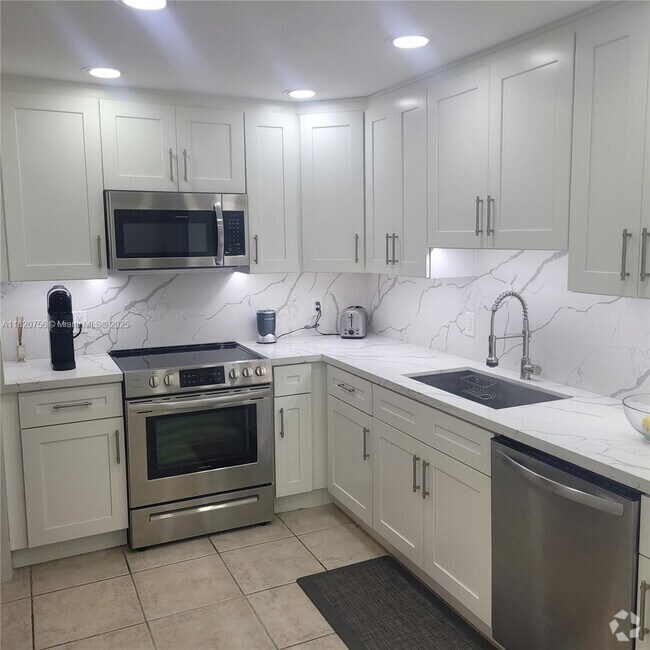 Building Photo - 9111 E Bay Harbor Dr Unit 3A Rental