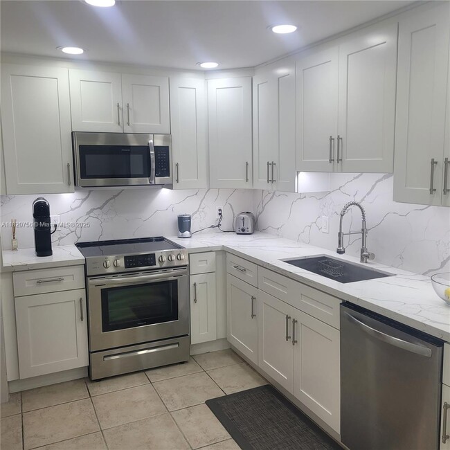 Photo - 9111 E Bay Harbor Dr Condo Unit 3A