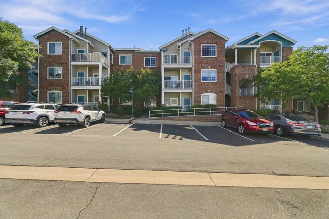 Building Photo - $2,099.95 with $200 Off the first month's rent, 2 Beds - 2 Baths, Condo in Aurora with In-Unit Wa... Unit Apt 303