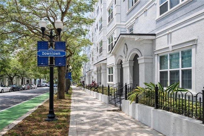 Photo - 204 E South St Unidad 6052