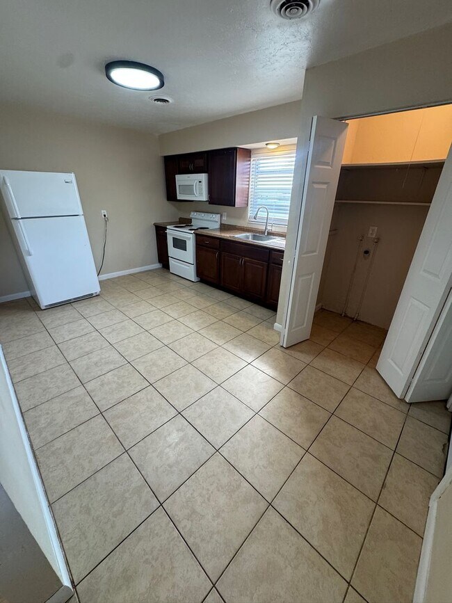 Photo - 1700 NE 71st Pl