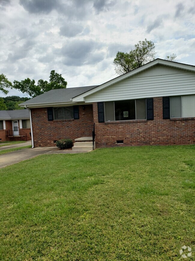 Building Photo - 322 Vista Dr Rental