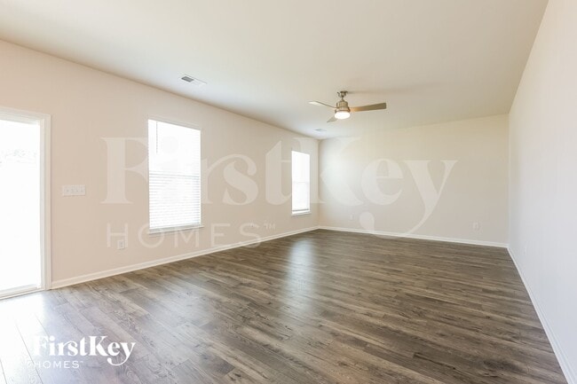 Photo - 302 Stonefence Dr