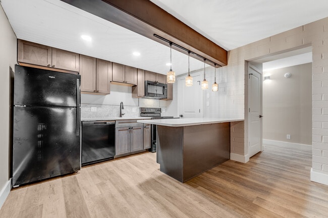 Building Photo - 2772 University Ave Unit 19