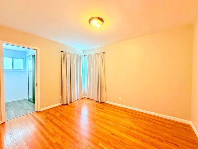 Photo - 4648 Adenmoor Ave