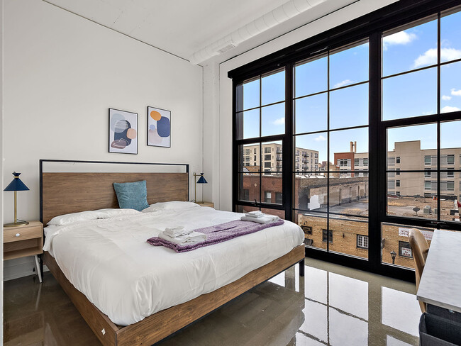 Building Photo - 608 N 3rd Ave Rental
