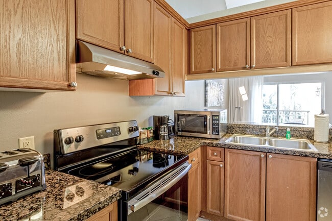 2BR,2BA - 1,000 SF