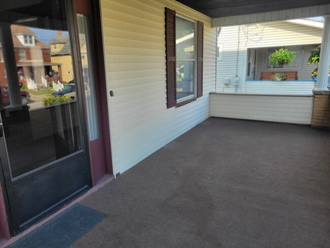 Photo - 936 Beckford St