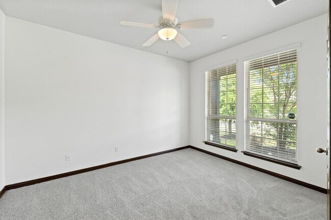 Photo - 221 Mandana St