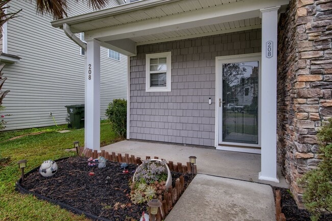 Photo - 208 Woodbrook Way