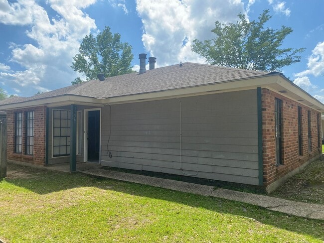 Building Photo - 1134-1136 Willow Creek Dr Unit 1136 Rental