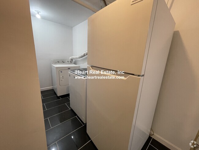 Building Photo - 474 E 7th St Unit 1 Rental