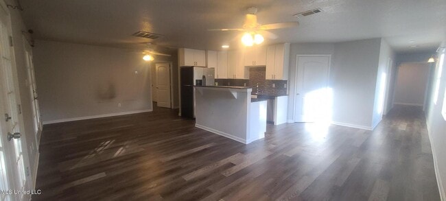 Photo - 349 Hiller Dr