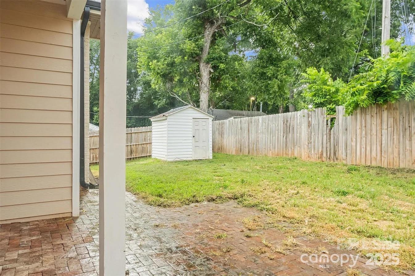 Photo - 204 W Wade St