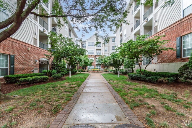 Building Photo - 4860 Eisenhower Ave Unit 492 Rental