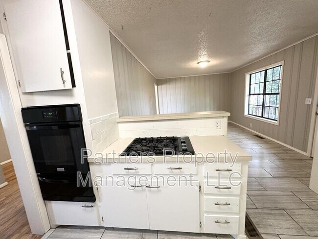 Photo - 2201 W Deane St
