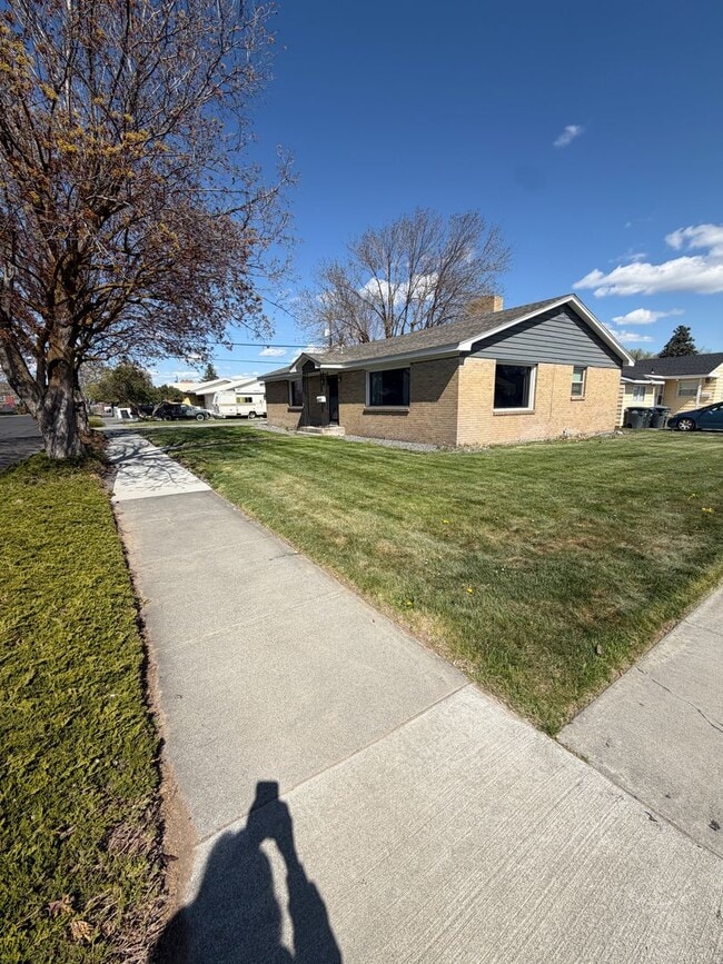 Photo - Corner Home In Lakeview Terrace