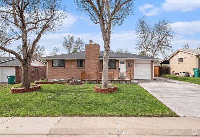 Building Photo - Updated Five-Bedroom Brick Ranch in the He... Rental