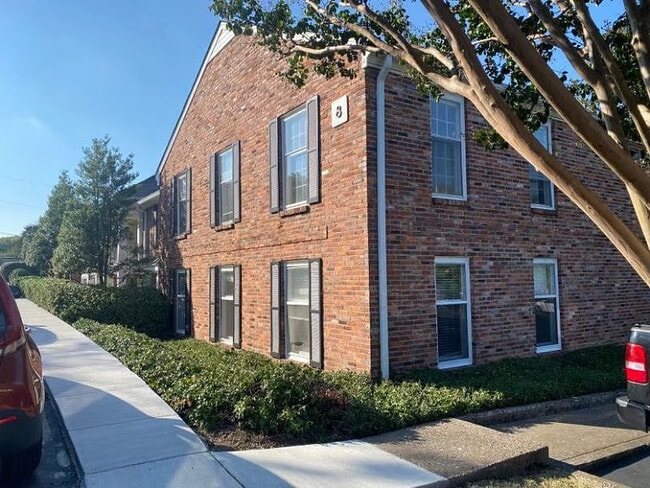 Building Photo - 5025 Hillsboro Pike Unit Premium Green Hills Condo