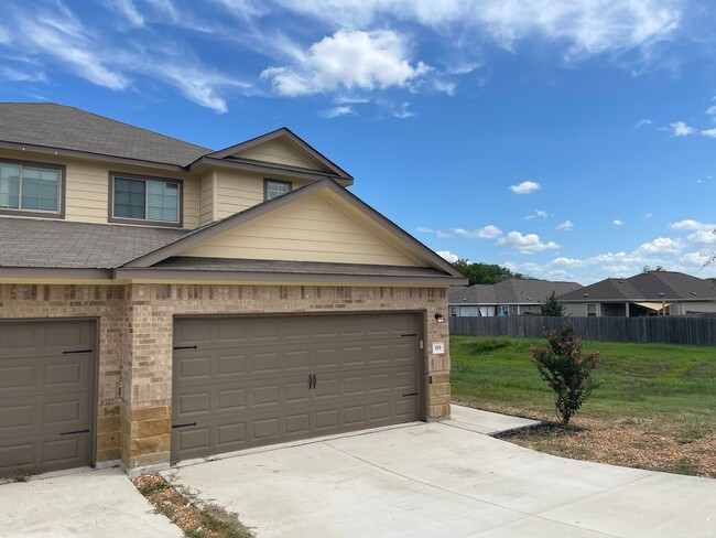 Photo - Luxury 3/2.5 Townhouse in NBTX