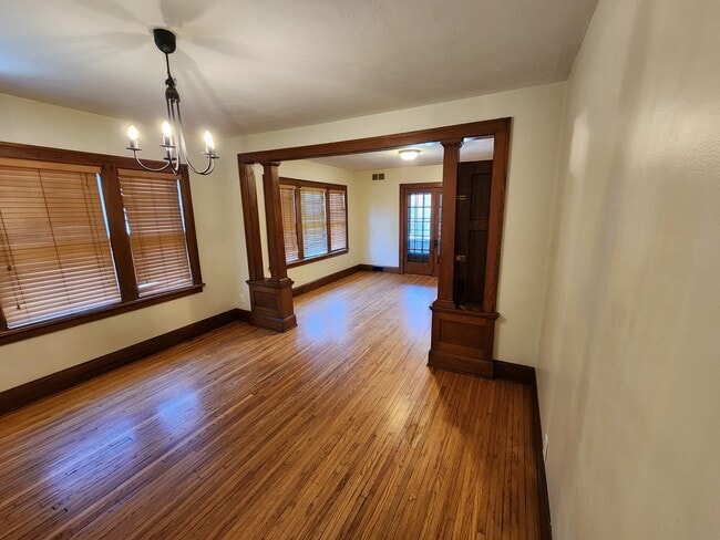 Photo - 409 Grove St