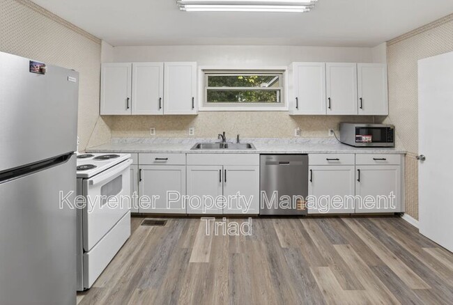 Photo - 402 Rand Blvd