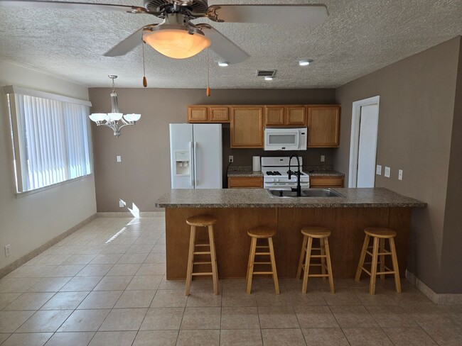 Photo - 1233 Stutz Dr NE