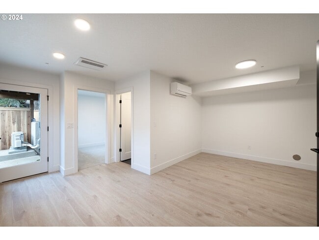 Photo - 623 SW Lobelia St Unidad B