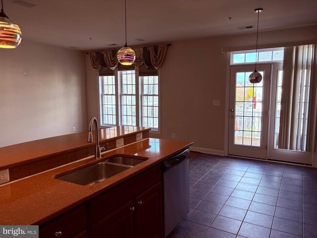 Photo - 635 Whetstone Glen St