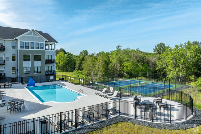 Pool & Pickle Ball Courts - The Woodspire Apartments