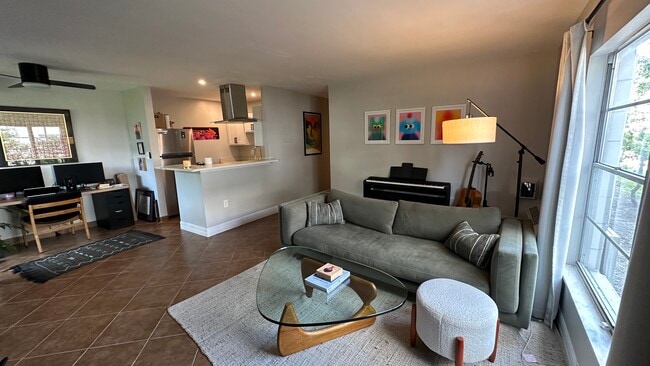 Photo - 132 W America St Unit 25