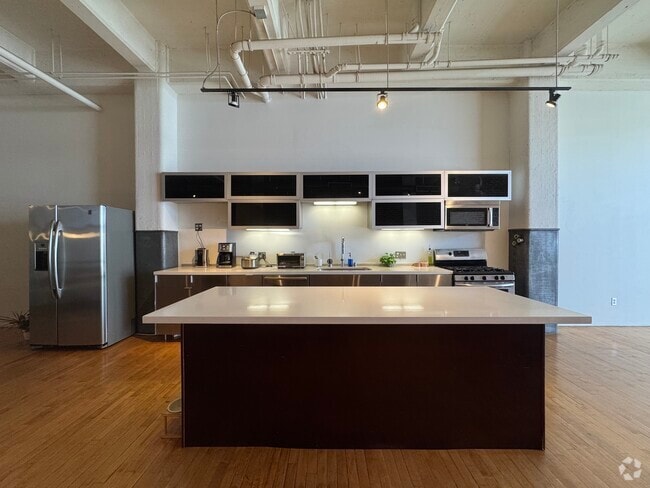 Building Photo - 1850 E Industrial St Unit 109 Rental