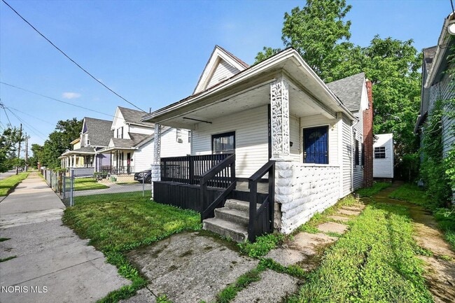 Photo - 1970 N Ontario St