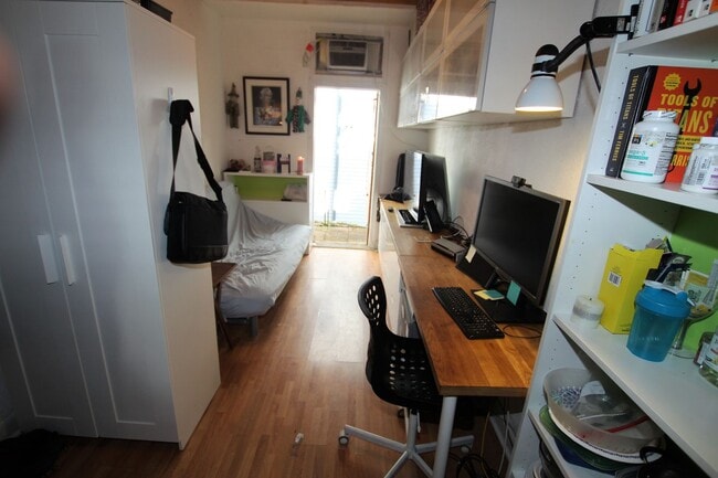 Building Photo - Private bedroom Building is located in a great area in fishtown Unit 104