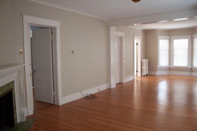Building Photo - 284 Richmond Ave Unit 2 Rental