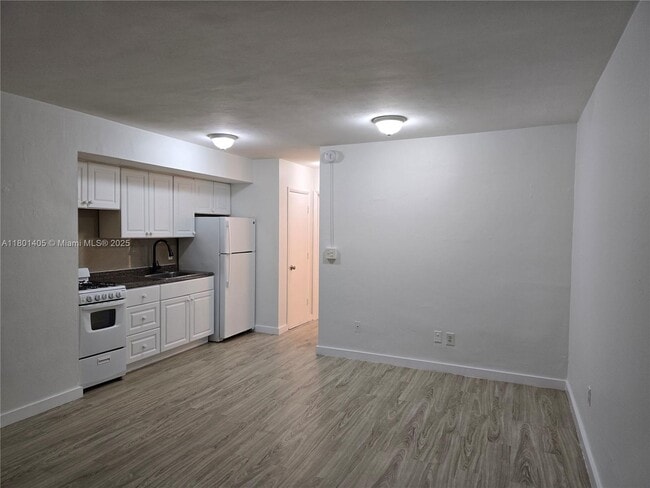 Photo - 1140 71st St Unidad 3 Rental