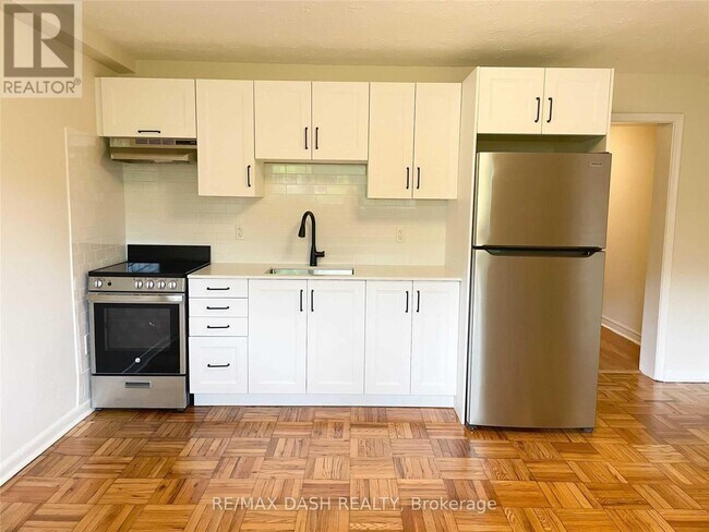 79 Greensides Ave Unit Lower