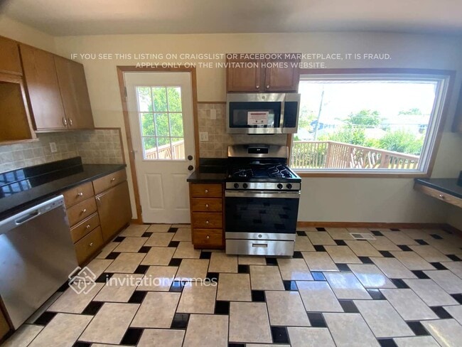 Photo - 327 Hemlock Ave