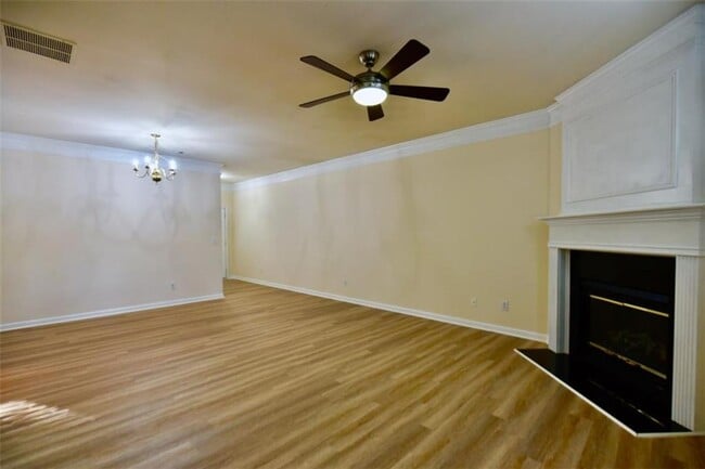 Photo - 493 Windstone Trail