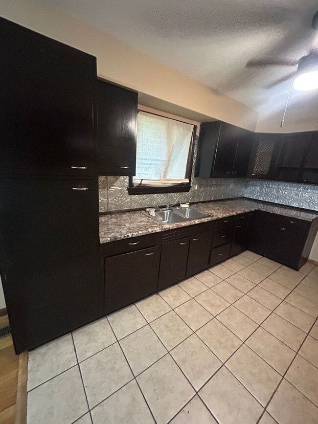 Photo - 2277 Jennings St