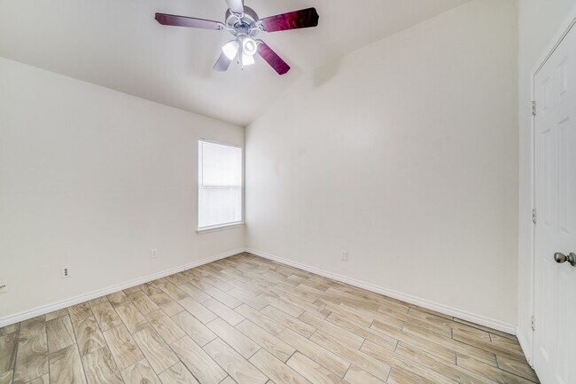 Photo - 4/2/2 in New Braunfels