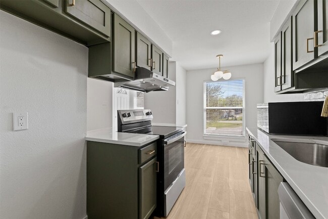 Building Photo - 908 Isbell Rd Unit D