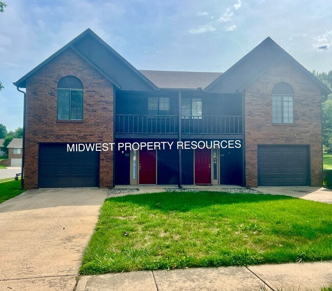 Building Photo - Large 2 Bedroom/1 Bath Duplex in Lee's Summit Rental