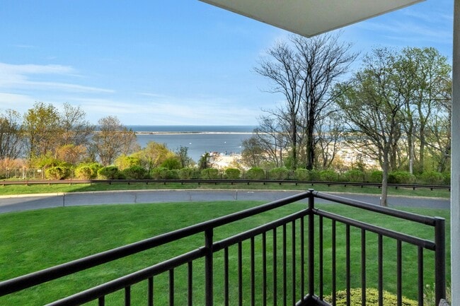 Building Photo - 1 Scenic Dr Unit # 209