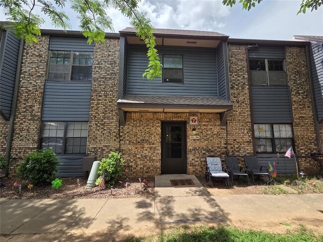 Building Photo - 401 SE 12th St Unit 143