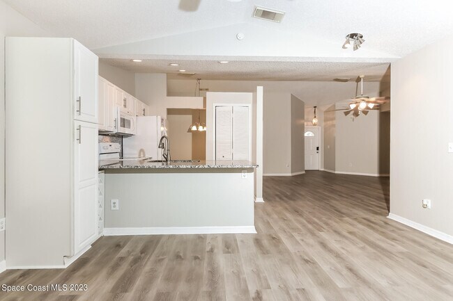 Photo - 2307 SW Kent Cir