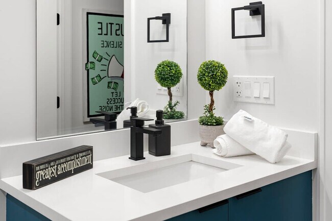 Photo - 318 W Grand Ave Unit ID1244921P